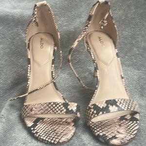 Bought used worn once.